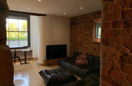 Montpellier Apartment | Lavish Apartment at Montpellier Gardens, Free Parking