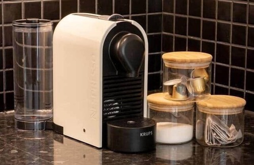 Leicester City Centre Apartment | Leafy New Walk & Museum views, with parking and AC