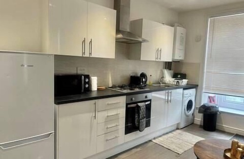 Lewisham Apartment | Lewisham - Apartment - Sleeps 5 - Central Location