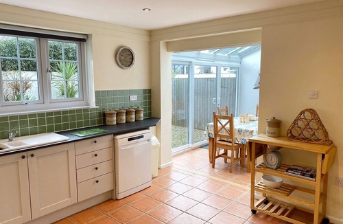 Newquay Cottage | Lighthouse Cottage, nr the beach at Mawgan Porth