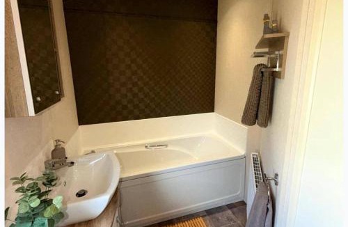 Jedburgh Apartment | Lillardsedge Luxury Apartment Sleeps 6 with Parking