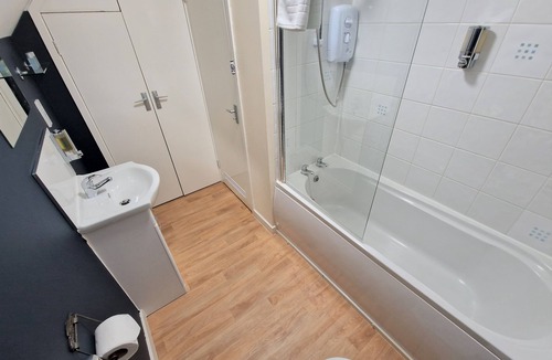 Ivinghoe Cottage | Lime Kiln - a two bedroom, sleeps 3 that sleeps 3 guests in 2 bedrooms