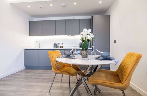 Great Linford Apartment | Linford Luxe | Quiet 1-Bed Retreat in Milton Keynes