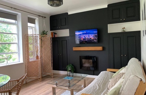 Sefton Park Apartment | Linnet House - Relaxing - Leafy - Bright 2Bed Apt