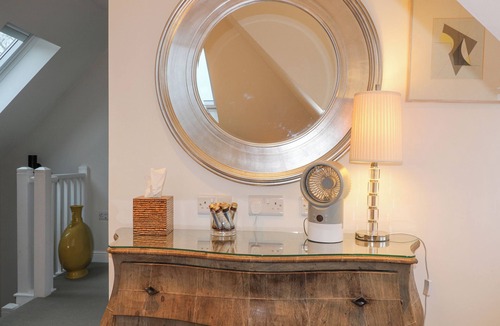 Stockbridge Cottage | LITTLE BARN, pet friendly, luxury holiday cottage in Stockbridge