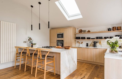 Whitstable Cottage | Little Beach House by Bloom Stays - a holiday let that sleeps 8 guests in 3 bedrooms