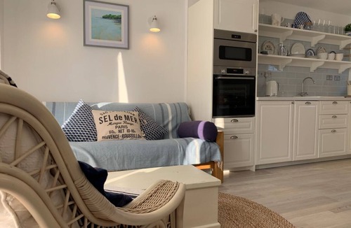 Seaview Cabin | Little Beach in Seaview, 2 bed