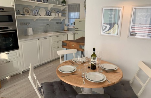 Seaview Cabin | Little Beach in Seaview, 2 bed