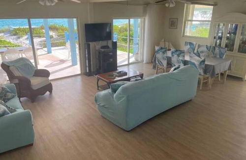 William's Town House | Little Exuma Home on Tropic of Cancer Beach