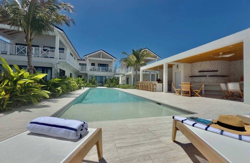 Coral Harbour Apartment | Little San Salvadore