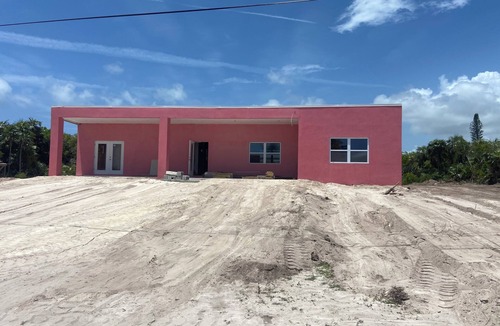 Port Howe House | Located in Greenwood Estates, Port Howe on Cat Island. Battery backup system!