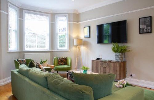 Castlefield House | Lock Keepers Cottage - Detached House in the city