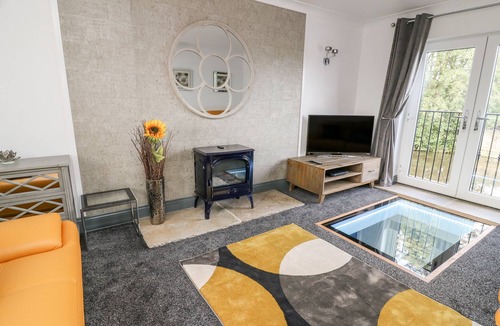 Gargrave Cottage | LOCK VIEW - NORDIC SPA, pet friendly, with hot tub in Gargrave