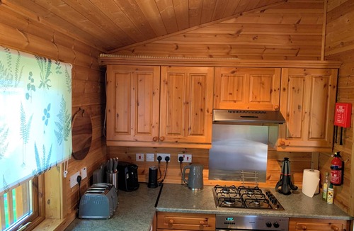 Hawick Cabin | Lodge with river view - sleeps 6 - pet friendly