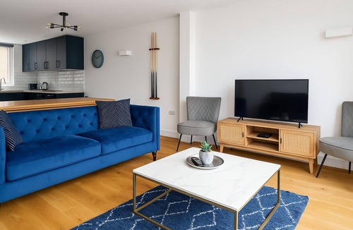 West Norwood House | London 5 Bed House, Pool Table, garden & parking near train station
