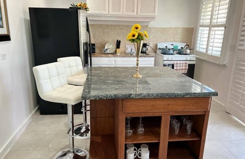 Galliot Cay Apartment | Long Island Comfort
