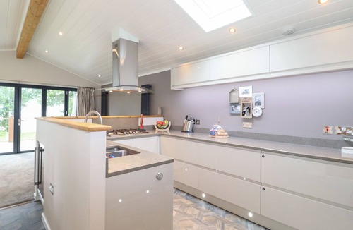 Bowness-on-Windermere Cottage | Loubi's Lakeside Lodge