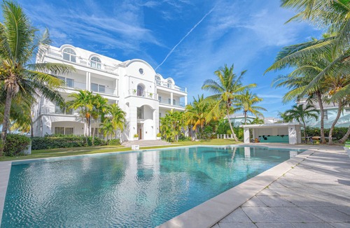 Westwind Condo | Love Beach Luxury 3BR Condo - Step to Beach & Pool