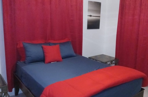 George Town Apartment | Lovely 1-bedroom island getaway apartment with AC in George Town Exuma Bahamas
