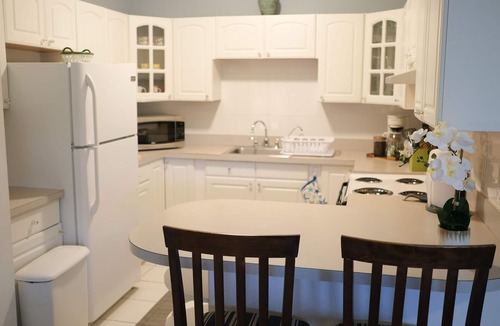 Westwind Apartment | Lovely 1 bedroom Loft located on Beach Property