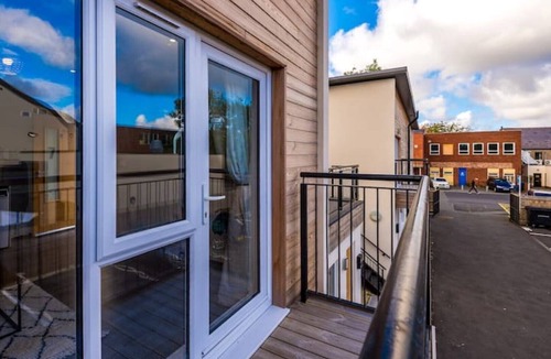 Formby Apartment | Lovely 2 Bed Apartment -Ideal 4 Leisure & Business Travellers