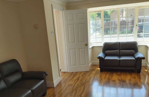 Dunstable House | Lovely 4 Bedroom home in Houghton Regis