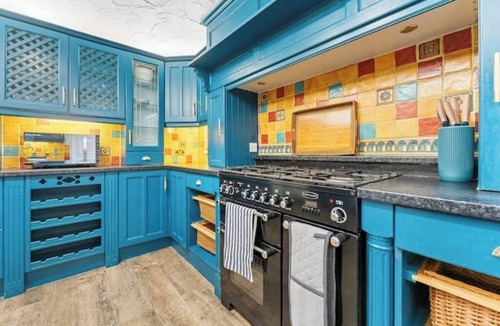 Tunstall House | Lovely 5-Bedroom Retreat | Spacious Living Huge Kitchen Private Parking