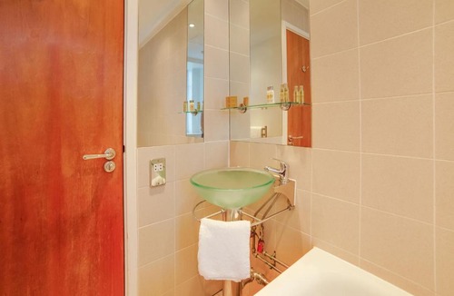 Courtfield House | Lovely Apartment in London with Jacuzzi