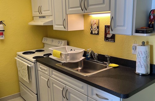 Williams Town Condo | Lovely Beachfront Studio at Coral Beach – South Shore, Grand Bahama Island