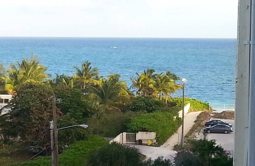 Williams Town Condo | Lovely Beachfront Studio at Coral Beach – South Shore, Grand Bahama Island