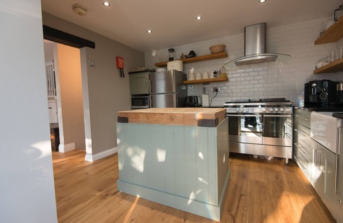 Winsor Cottage | Lovely cottage & garden. 5 min drive from Paultons Park, home of Peppa Pig