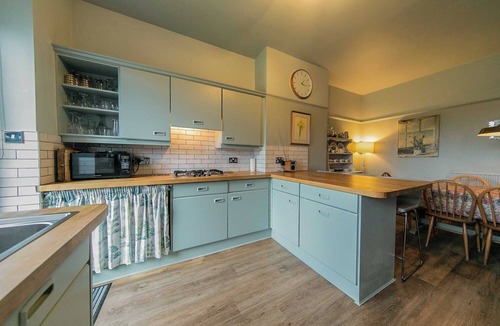 Lytham St. Anne's Apartment | Lovely Large St Annes Maisonette with Roof Garden