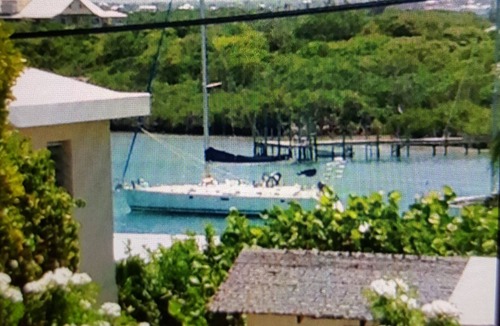 Man O War Cay Cottage | Loyalist cottage, cathedral ceilings, generator, air con, use of dock 23' max
