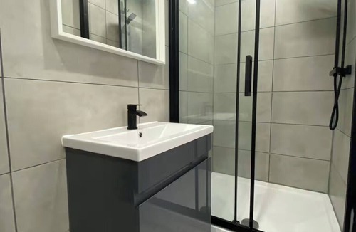 Luton Apartment | Luton City Retreat - Spacious 3 Bedroom Apartment