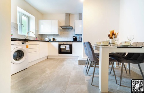 Luton Apartment | LUX 2BDR Flat By Luton Station/Airport/City Centre - 30min to Kings X St Pancras