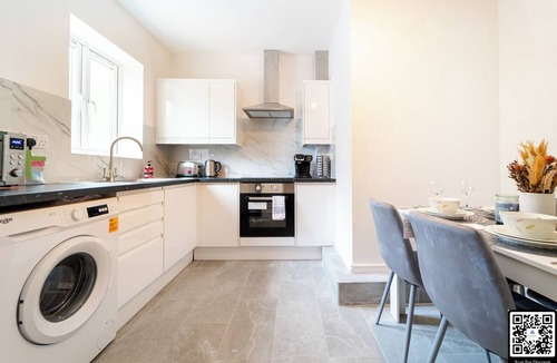 Luton Apartment | LUX 2BDR Flat By Luton Station/Airport/City Centre - 30min to Kings X St Pancras