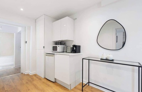 Marylebone Apartment | Lux Baker St Flat – Outdoor Space & Central London