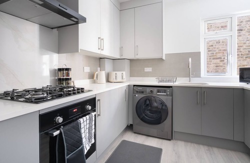 Kilburn House | Luxe 4-bedroom house perfect for groups | great transport links!