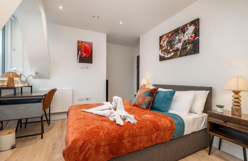 Wembley Park Apartment | Luxe Apartment with Views, Gym, Game room & Cinema