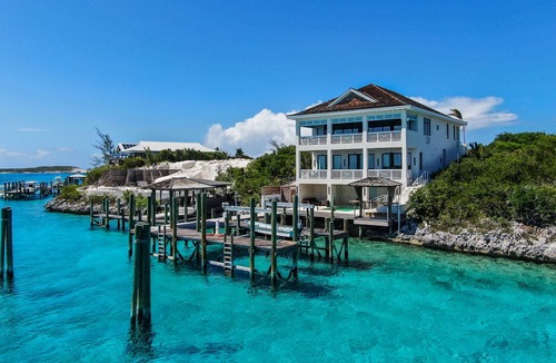Staniel Cay Villa | LUXE: RENT 3 WAYS:ENTIRE ESTATE, UPPER or LOWER LEVEL. EACH HAS PRIVATE ENTRANCE