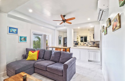 Great Guana Cay Apartment | Luxurious 1 Bedroom Apartment overlooking Sea of Abaco, and Boat Dock