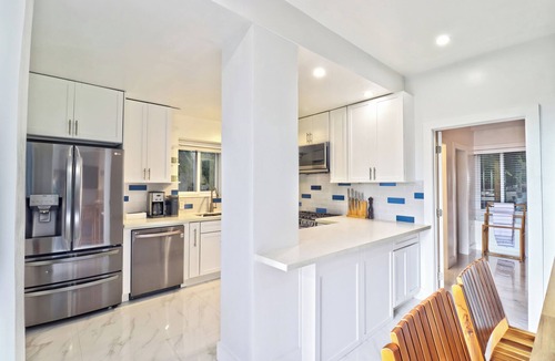 Great Guana Cay Apartment | Luxurious 1 Bedroom Apartment overlooking Sea of Abaco, and Boat Dock