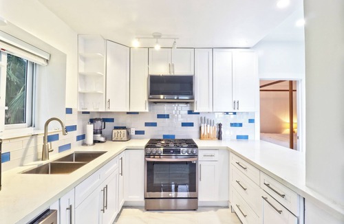 Great Guana Cay Apartment | Luxurious 1 Bedroom Apartment overlooking Sea of Abaco, and Boat Dock