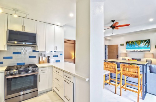 Great Guana Cay Apartment | Luxurious 1 Bedroom Apartment overlooking Sea of Abaco, and Boat Dock
