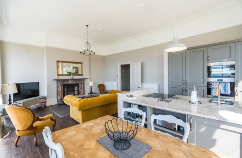 Plymouth Apartment | Luxurious 2 bed apartment with balcony and spectacular sea views