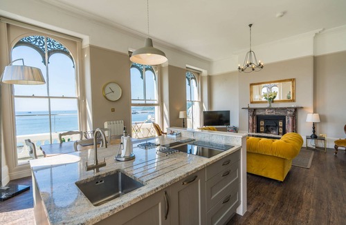Plymouth Apartment | Luxurious 2 bed apartment with balcony and spectacular sea views