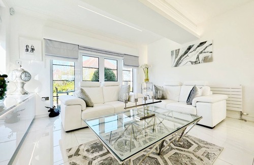 Birkdale House | Luxurious 5 Bed Modern Detached House perfect for Golfers up to 10 Guests