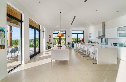 Alice Town House | Luxurious Beachfront Home- featured on HGTV House Hunters with private pool