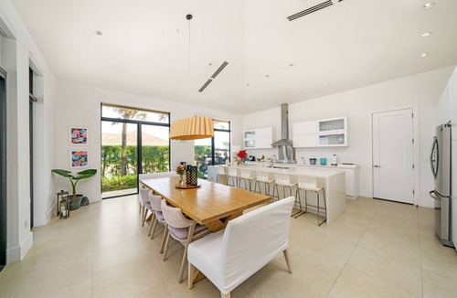 Alice Town House | Luxurious Beachfront Home- featured on HGTV House Hunters with private pool