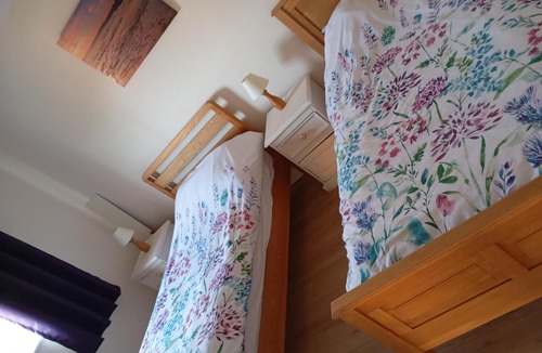 Severn Beach House | Luxurious Dingle Corner